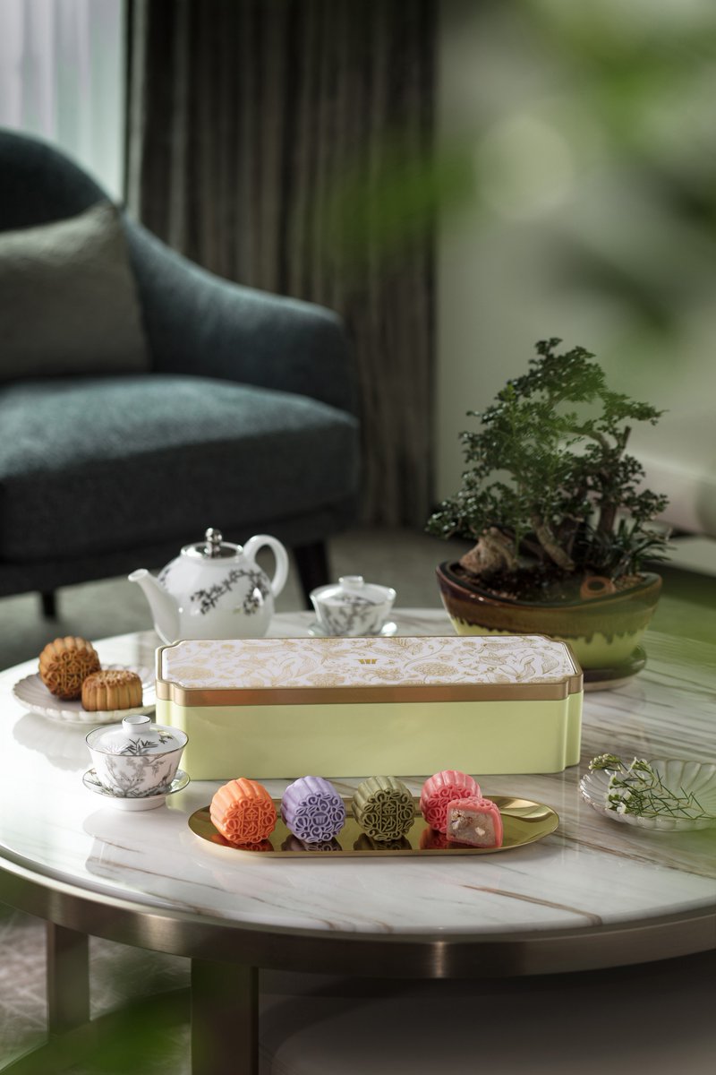 marinabaysands's tweet photo. This Mid-Autumn, indulge in handcrafted mooncakes from Marina Bay Sands. Explore our mooncake offerings here: https://t.co/brfG6CuhTy
#MarinaBaySands #MidAutumnFestival #ExplorersofFood #thatMBSmoment https://t.co/u1G8F9Guru