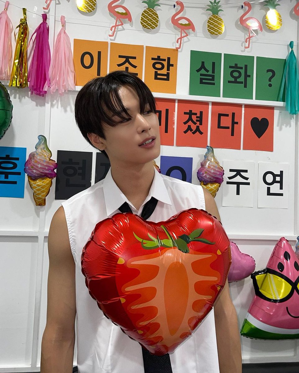 eternallyksw's tweet photo. 230826 juyeon on instagram

🐱 🍎🍉🍐🍇🍊🍓🍑🍒🥝🍋🍍 https://t.co/ovri1ItrEW