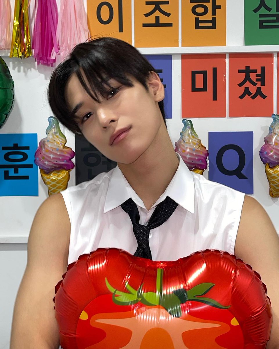 eternallyksw's tweet photo. 230826 juyeon on instagram

🐱 🍎🍉🍐🍇🍊🍓🍑🍒🥝🍋🍍 https://t.co/ovri1ItrEW