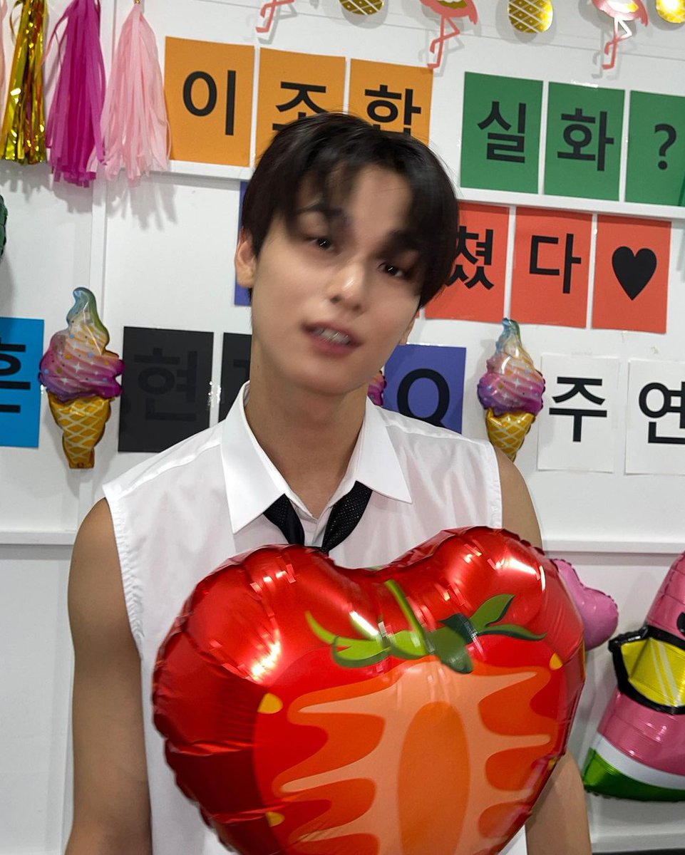 eternallyksw's tweet photo. 230826 juyeon on instagram

🐱 🍎🍉🍐🍇🍊🍓🍑🍒🥝🍋🍍 https://t.co/ovri1ItrEW