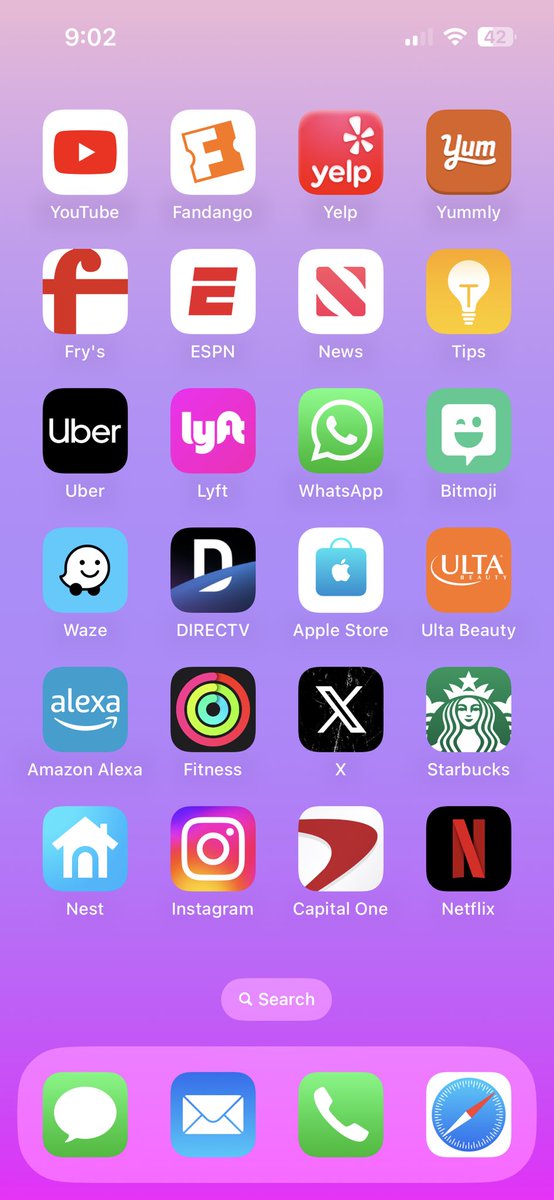 wuzupvanilaface's tweet photo. @TheYuengKing This is what normal people’s phones look like https://t.co/LO5YKWDgu4