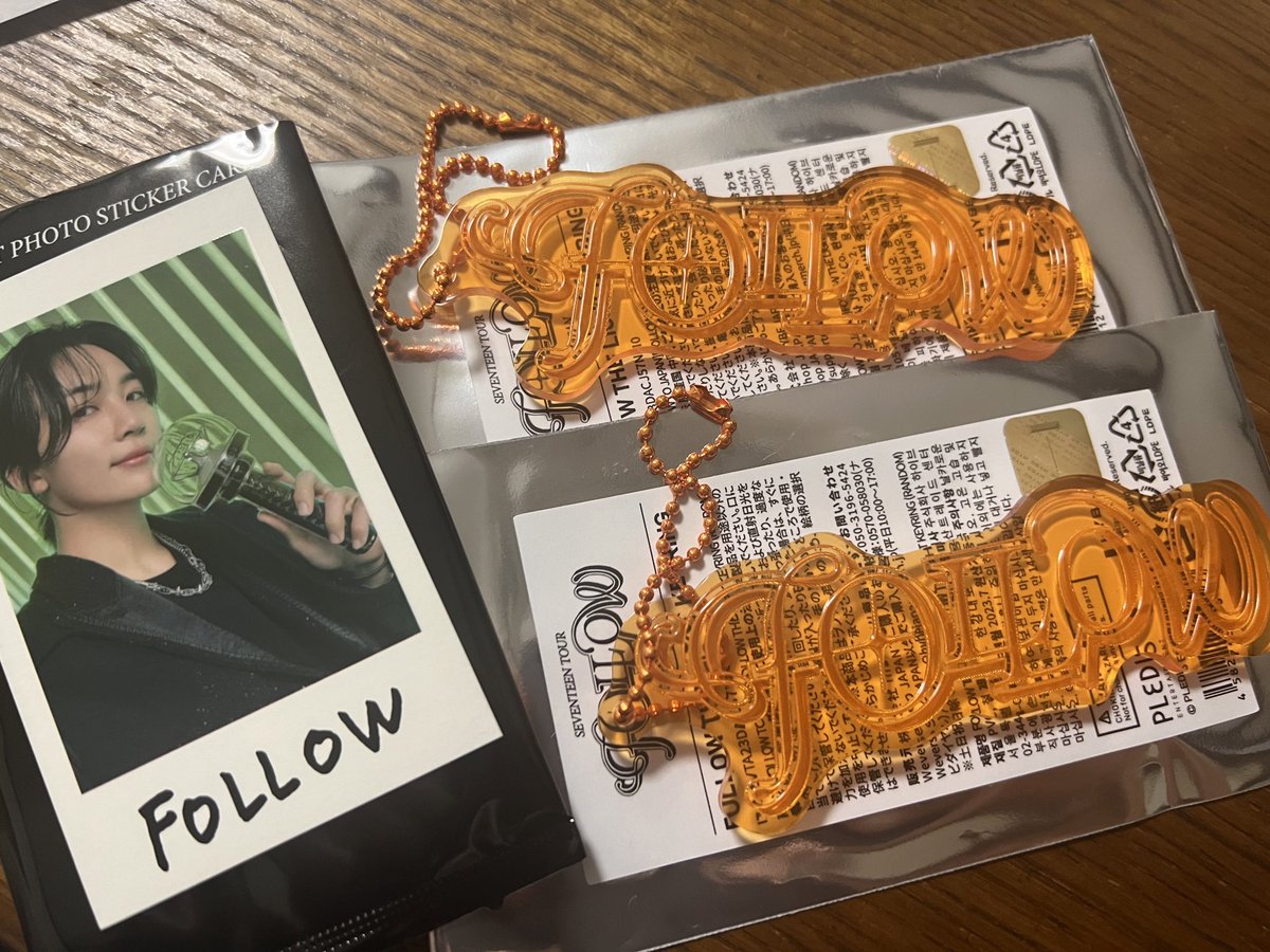 Fullmoon_021813's tweet photo. SEVENTEEN セブチ FOLLOW グッズ 交換
インスタントフォト ライトキーリング

(譲) フォト→ ジョンハン
キーリング→ エスクプス

(求)   ドギョム

郵送又は福岡での手渡し希望です！
条件合う方リプ、DMお待ちしてます🙇‍♀️ https://t.co/XKTYu2r02L