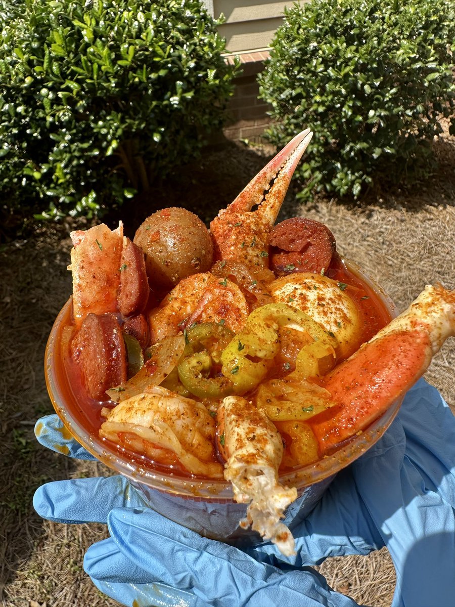MrWhoMadeDis's tweet photo. In Augusta, Ga we doing this shit with our eyes closed.. 🙈 Y’all make sure y’all follow WhoMadeDis on Fb & WhoMadeDis706 on IG #SeafoodBoilSpicyBowl #Spicybowl #AugustaGa #WhoMadeDis #ChefQuice https://t.co/Rrs0KwiAiE