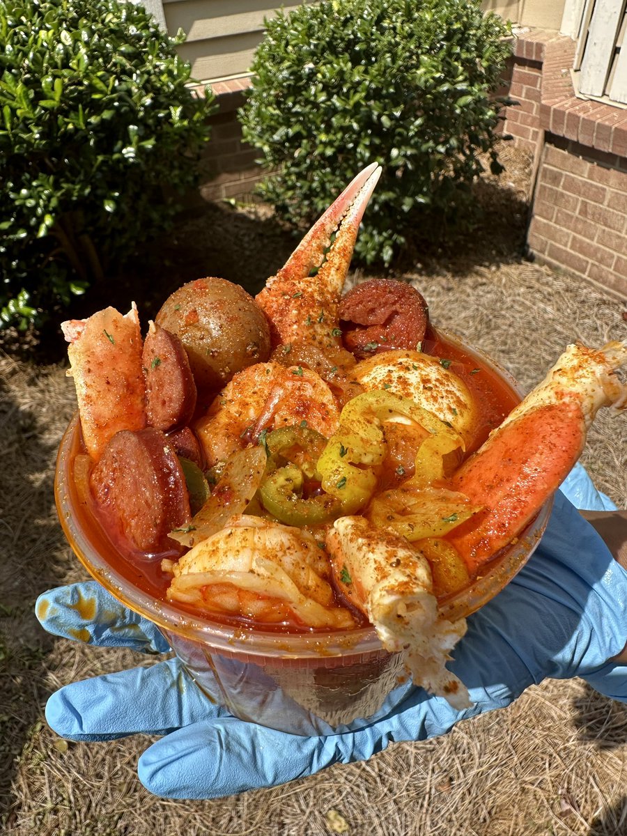 MrWhoMadeDis's tweet photo. In Augusta, Ga we doing this shit with our eyes closed.. 🙈 Y’all make sure y’all follow WhoMadeDis on Fb & WhoMadeDis706 on IG #SeafoodBoilSpicyBowl #Spicybowl #AugustaGa #WhoMadeDis #ChefQuice https://t.co/Rrs0KwiAiE