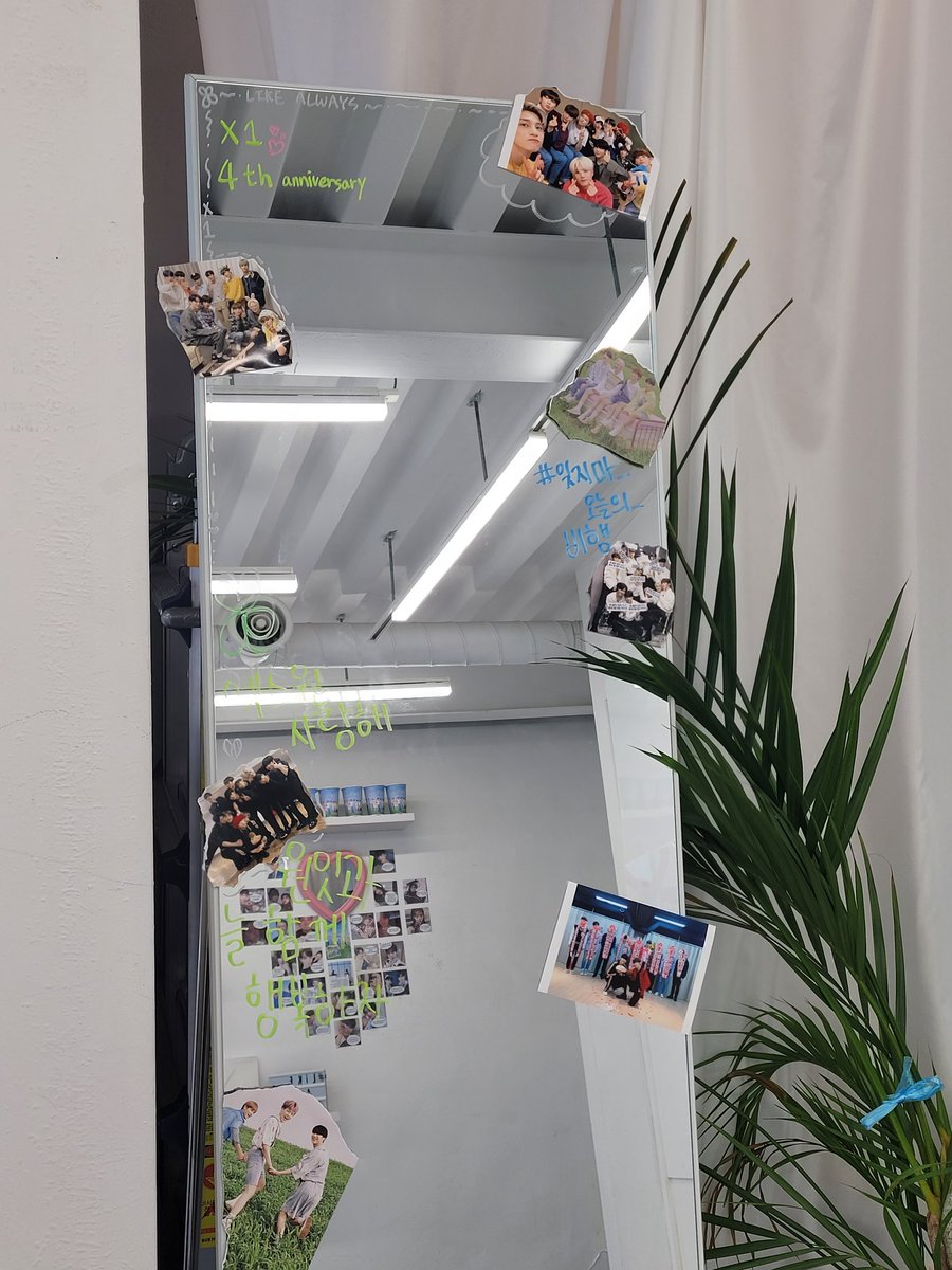 cafe_holiday_'s tweet photo. X1 엑스원 데뷔 4주년 이벤트 카페가 내일까지 진행됩니다💚

LIKE always🌿

#잊지마_오늘의_비행
#Like_always_X1 https://t.co/P7bC2JGa13