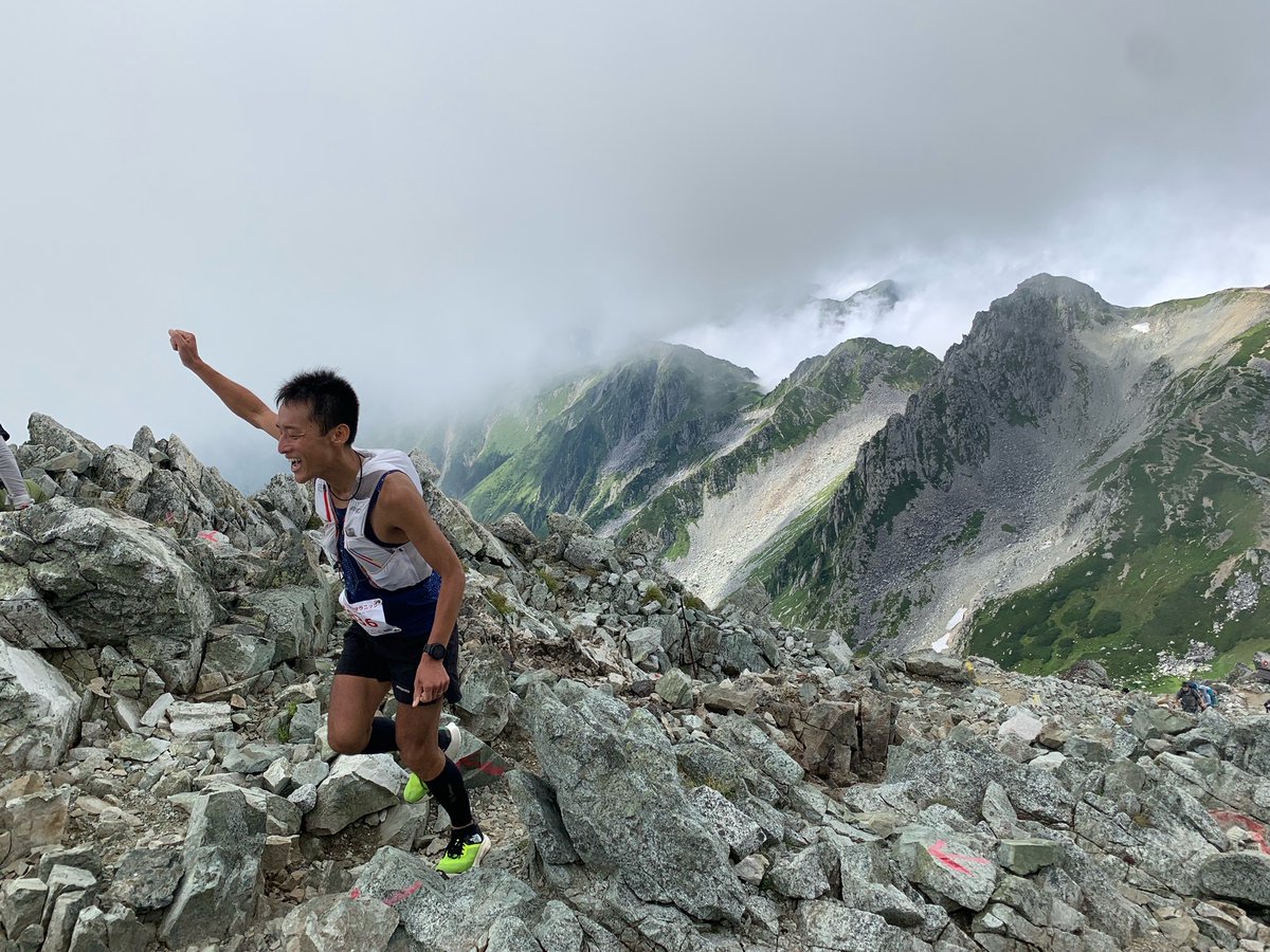 toyama_sangaku's tweet photo. 立山登山マラニックに出場した中才雄介隊員が見事大会５連覇を達成しました！！！！🏔
富山県警察山岳警備隊のスピードスターとして、これからも富山の山域を駆け巡ります！💫
応援して下さった皆様、ありがとうございました！😄 https://t.co/PwXgbybPvP