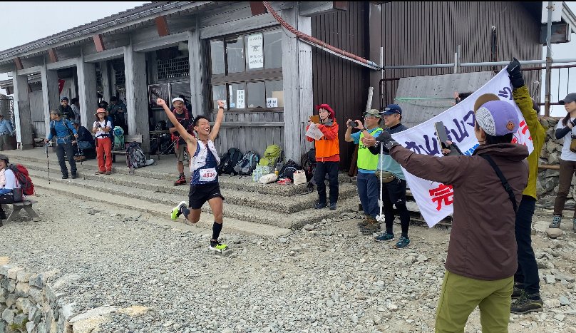 toyama_sangaku's tweet photo. 立山登山マラニックに出場した中才雄介隊員が見事大会５連覇を達成しました！！！！🏔
富山県警察山岳警備隊のスピードスターとして、これからも富山の山域を駆け巡ります！💫
応援して下さった皆様、ありがとうございました！😄 https://t.co/PwXgbybPvP