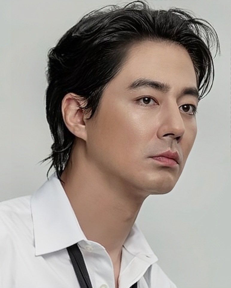 kdramawing's tweet photo. the father                        the son 

#Moving https://t.co/0tl2XWtw4x