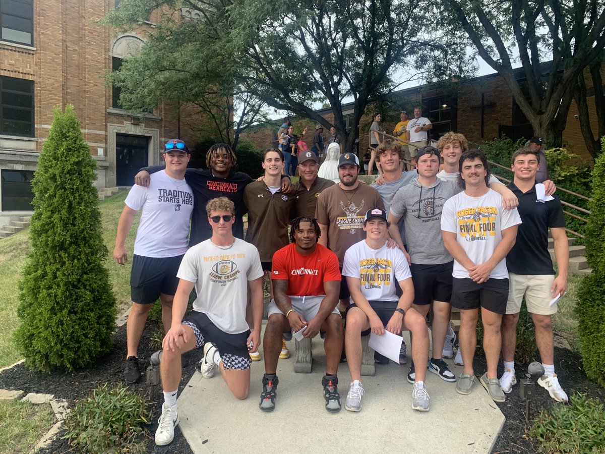 12 WINNER grads came back to pass the torch to the new generation of Spartans tonight!  ⁦<a href="/CoreyKiner/">king_cbandz</a>⁩ ⁦⁦<a href="/ewebb42/">Evan Webb</a>⁩ ⁦<a href="/DanielCartuyve1/">Daniel Cartuyvelles</a>⁩ ⁦<a href="/awolf86/">Alex Wolf</a>⁩ ⁦<a href="/spencersmith05/">Spencer Smith</a>⁩ thanks boys!   #hailspartans