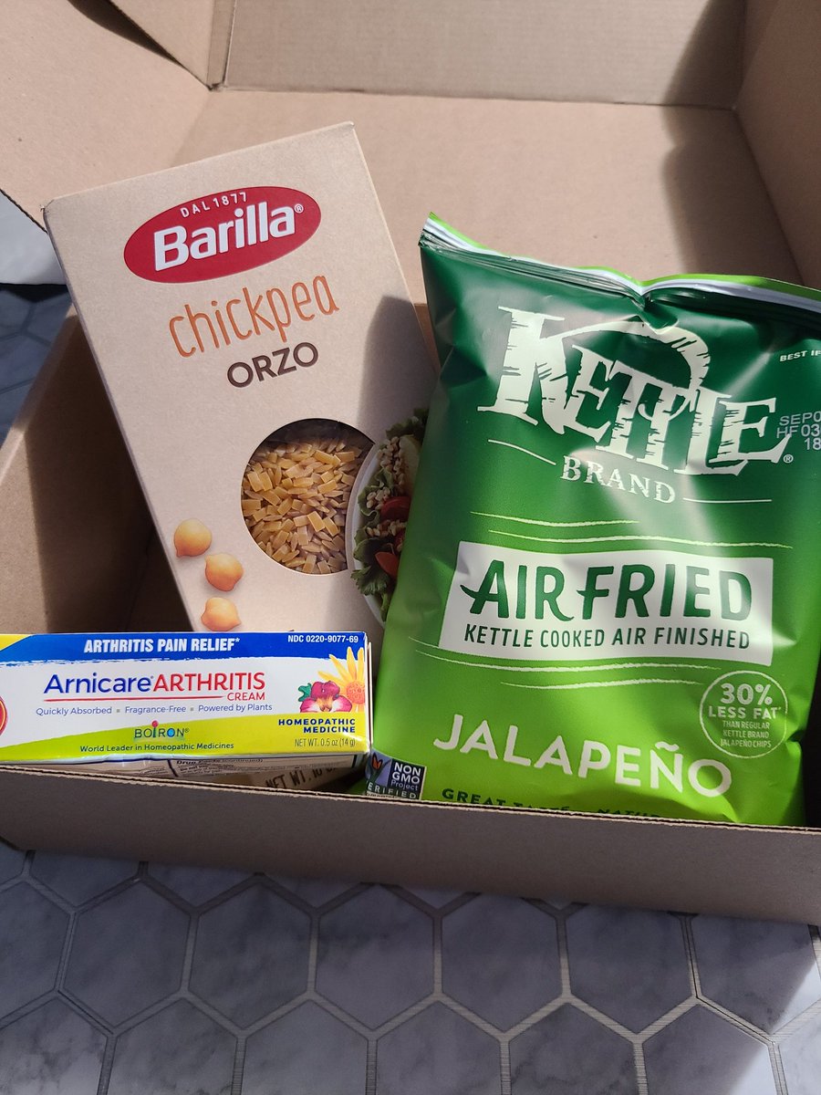d_dudley4's tweet photo. Hello @TheSamplerApp box! This @kroger sample box ft. @BarillaUS @ArnicareUSA @kettlebrand #SamplerLove https://t.co/z2qxwomIhR