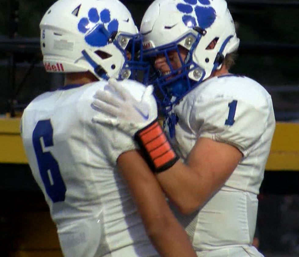 SportsZoneKCAU9's tweet photo. 'CATS SCRATCH LATE!

The @WLAthDept ground game came alive in the 2nd half kickstarted by a 6⃣2⃣-yard rush TD via @Tatehawf, with the Wildcats taking the 14-2 win for our @SportsZoneKCAU9 Game of the Week!

WATCH HERE🏈⏬
https://t.co/MmMurr1XrE https://t.co/AmLmr4dlqh