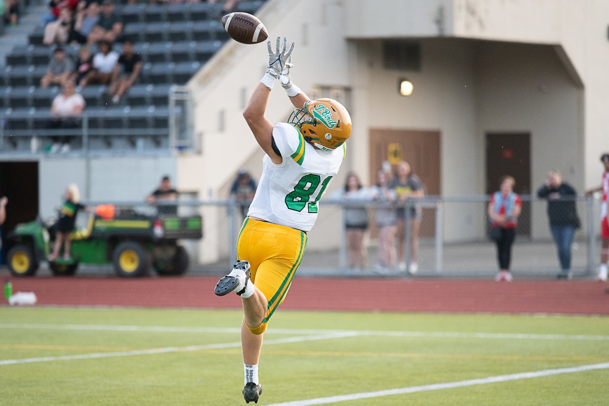 J_Kirshenbaum's tweet photo. Photos: @TBirdFootball jamboree'd tonight, which means it's just about time for football season in southwest Washington https://t.co/c2CwuvaiwM