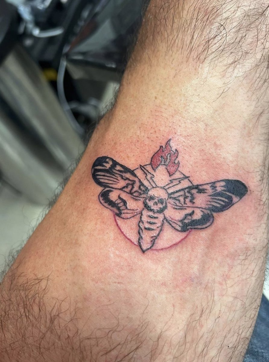 Braun Strowman shows off his new Bray Wyatt logo tattoo 🖤