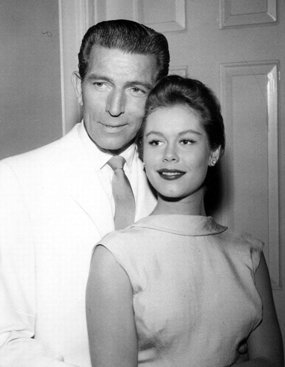 #MichaelRennie #ElizabethMontgomery