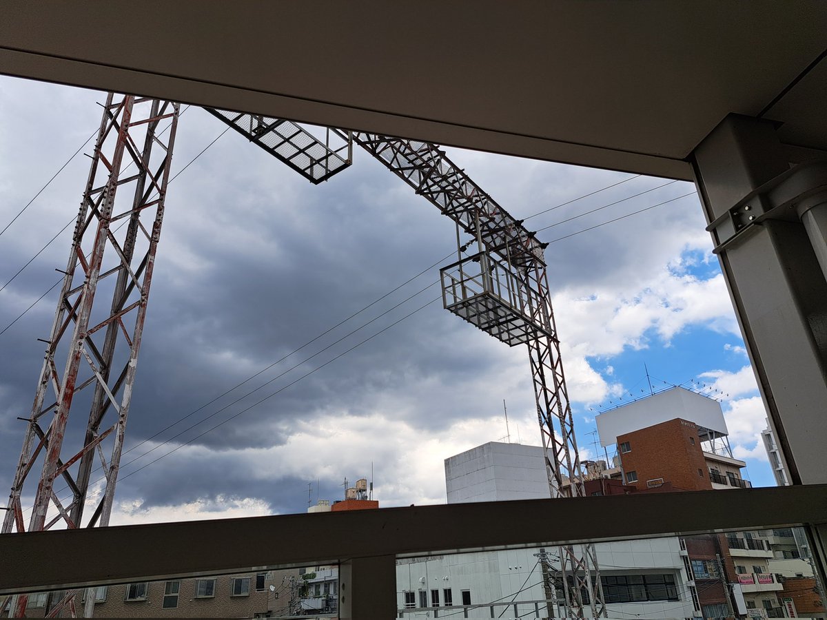 j_bagus's tweet photo. 怪しさ満点☔ https://t.co/3J4Fd1Z1hV