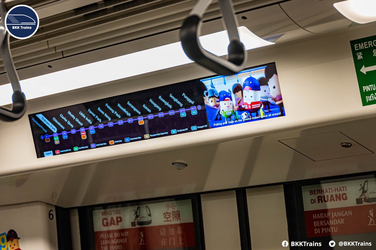 BKKTrains's tweet photo. รถไฟในสิงคโปร์ ยี่ห้อ Alstom รุ่น Metropolis C751A ที่ให้บิรการในเส้นทาง North East Line (NEL) หรือที่นักท่องเที่ยวชาวไทยชอบเรียกกันว่าสายสีม่วง

เขาได้มีการปรับปรุงสภาพภายในใหม่ทั้งหมด (Refurbish)  เปลี่ยนเก้าอี้ เปลี่ยนพื้น เปลี่ยนระบบแอร์ อัพเกรดระบบต่างๆ ให้ทันสมัยยิ่งขึ้น ติดจอ DRM ทั้งขบวน พูดง่ายๆ ว่า รื้อใหม่ทั้งขบวนนั่นแหละ แต่แค่ไม่ถึงกับรื้อไปถึงเฟรมแชสซีรถ

แต่สิ่งที่ชอบคือ ห่วงจับแบบใหม่ ที่มาพร้อมกับการ Refurbish ครั้งนี้ เหยย คือมันดีมาก จับแล้วลายมือ ไม่บีบมือมากเกินไป วัสดุเป็นพวก Polymer ที่แข็งมาก เดินหัวชนแล้วไม่เจ็บอ่ะ อันนี้คือดี

ส่วนจอ DRM ก็อ่านง่าย ไม่ต้องมีการไปใส่ Effect Animation วิบวับในส่วนที่ไม่เป็นประโยชน์เกินความจำเป็น จนระบบรวนแล้วจอค้างแบบบางที่...

ปล. รถไฟรุ่นนี้ออกให้บริการในปี 2546 (2003) อายุอานามก็พอๆ กับรถไฟ Siemens รุ่นแรกของรถไฟฟ้า BTS กับ MRT สายสีน้ำเงิน เลยแหละ