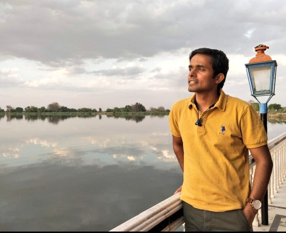 Vinay Om Tiwari (IPS) (@vinayomtiwari) on Twitter photo рд╣рдореЗрдВ рдкрд░рдо рд╕рддреНрдп рдХрд╛ рдЕрдВрд╢ рдорд╛рддреНрд░ рднреА рд╕рдордЭ рд╕рд┐рд░реНрдл рддрднреА рдЖрдПрдЧрд╛ рдЬрдм рд╣рдорд╛рд░реА рдЗрдВрджреНрд░рд┐рдпреЛрдВ рдХрд╛ рднреЛрдЧ рд╕рдорд╛рдкреНрдд рд╣реЛ рдЬрд╛рдПрдЧрд╛ред рдЗрдВрджреНрд░рд┐рдпреЛрдВ рдХреЗ рд╡рд╢реАрднреВрдд рд░рд╣рддреЗ рд╣реБрдП рд╕рддреНрдп рдХреА рдХрд▓реНрдкрдирд╛ рдирд┐рд░рд╛рдзрд╛рд░ рд╕реА рд╣реЛ рдЬрд╛рддреА рд╣реИред
рдФрд░ рдЬрдиреНрдо рд╣реБрдЖ рд╣реИ рддреЛ рднреЛрдЧрдирд╛ рддреЛ рд╣реИ рд╣реАред рднреЛрдЧрдирд╛ рд╣реИ
рдХрд╖реНрдЯ, рдЖрдирдВрдж, рджреБрдЦ, рджреМрд░реНрднрд╛рдЧреНрдп, рд╕реБрдЦ, рд╕рд╛рдзрди, рдкреНрд░реЗрдо, рд░рд╛рдЧ, рдХреНрд░реЛрдз, рдХреНрд╖реЛрдн, рд╢реМрд░реНрдп, рджрдпрд╛, рд╣рдореЗрдВ рдкрд░рдо рд╕рддреНрдп рдХрд╛ рдЕрдВрд╢ рдорд╛рддреНрд░ рднреА рд╕рдордЭ рд╕рд┐рд░реНрдл рддрднреА рдЖрдПрдЧрд╛ рдЬрдм рд╣рдорд╛рд░реА рдЗрдВрджреНрд░рд┐рдпреЛрдВ рдХрд╛ рднреЛрдЧ рд╕рдорд╛рдкреНрдд рд╣реЛ рдЬрд╛рдПрдЧрд╛ред рдЗрдВрджреНрд░рд┐рдпреЛрдВ рдХреЗ рд╡рд╢реАрднреВрдд рд░рд╣рддреЗ рд╣реБрдП рд╕рддреНрдп рдХреА рдХрд▓реНрдкрдирд╛ рдирд┐рд░рд╛рдзрд╛рд░ рд╕реА рд╣реЛ рдЬрд╛рддреА рд╣реИред
рдФрд░ рдЬрдиреНрдо рд╣реБрдЖ рд╣реИ рддреЛ рднреЛрдЧрдирд╛ рддреЛ рд╣реИ рд╣реАред рднреЛрдЧрдирд╛ рд╣реИ
рдХрд╖реНрдЯ, рдЖрдирдВрдж, рджреБрдЦ, рджреМрд░реНрднрд╛рдЧреНрдп, рд╕реБрдЦ, рд╕рд╛рдзрди, рдкреНрд░реЗрдо, рд░рд╛рдЧ, рдХреНрд░реЛрдз, рдХреНрд╖реЛрдн, рд╢реМрд░реНрдп, рджрдпрд╛,