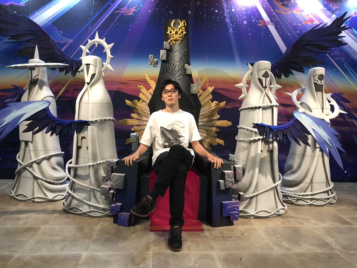 TAKA_mnst30's tweet photo. フラっと絵画展へ🚶‍♂️
ルシファー椅子良いね！🙆‍♀️ https://t.co/2Bx4fTmcUa