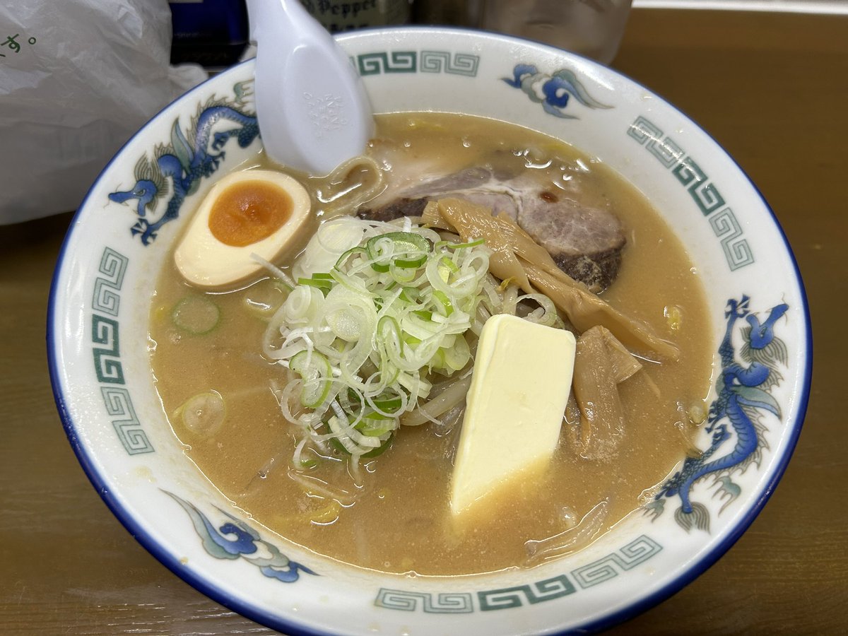 aaachan__178's tweet photo. 呑気に半年ぶりの天鳳食���てきた🍜
普段からbro.多いけど今日は当日だから全席bro.さんでした😂
私はコーンいらない派。なんならバターも本当はいらない派。だけど天鳳では付けてしまう。
やっとドーム向かってます✊🏼✊🏼

#Bz
#Bz35th
#Pleasure2023
#STARS
#札幌 https://t.co/L1TOrs4h1X
