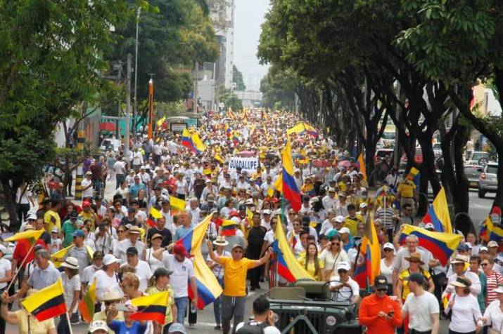 ManuelJVelez's tweet photo. Quién está Firme este 28 de agosto la Gran  Movilización contra el alza en los Combustibles!
Petro y Francia tienen que aprender a Respetar al pueblo de Colombia No al Desgobierno🔁 https://t.co/yrGLBIpWqV