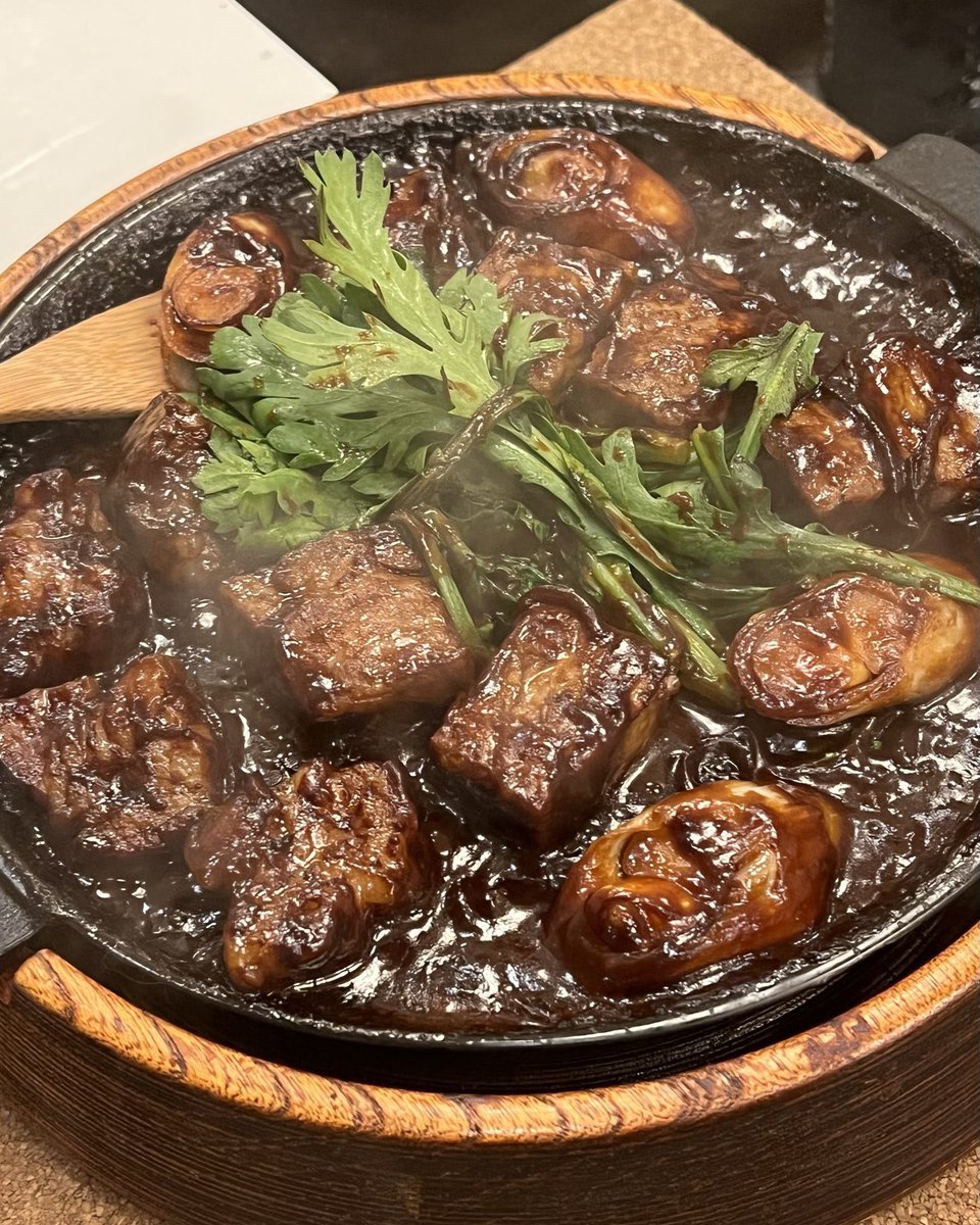 bozu_108's tweet photo. 横浜行ったらこれ食べた方がいい選手権

最優秀賞
「太田なわのれん」の牛鍋
ごはん何杯でもイケます https://t.co/f21dEf44w2