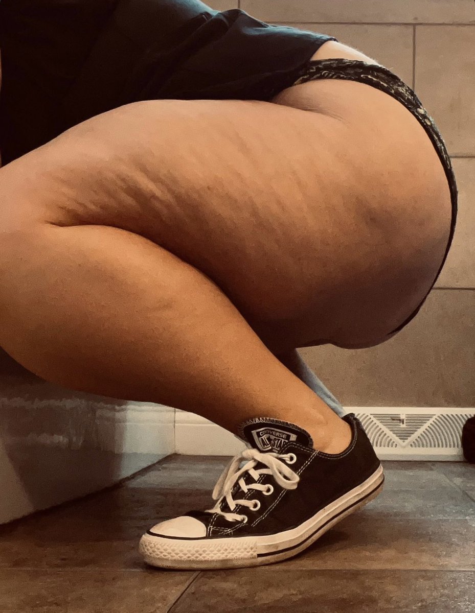 TheOGBBuster's tweet photo. Something about converse! 😍 Do you like them? 🖤 https://t.co/bSidUYwaAN