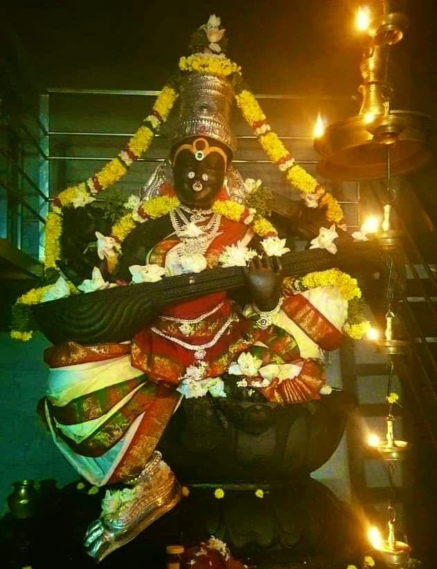 AtivAb's tweet photo. विशिष्ट शिष्ट कारिणी
विशाल रूप धारिणी भजामि जय माँ 🙏 https://t.co/KUFYZVToQd
