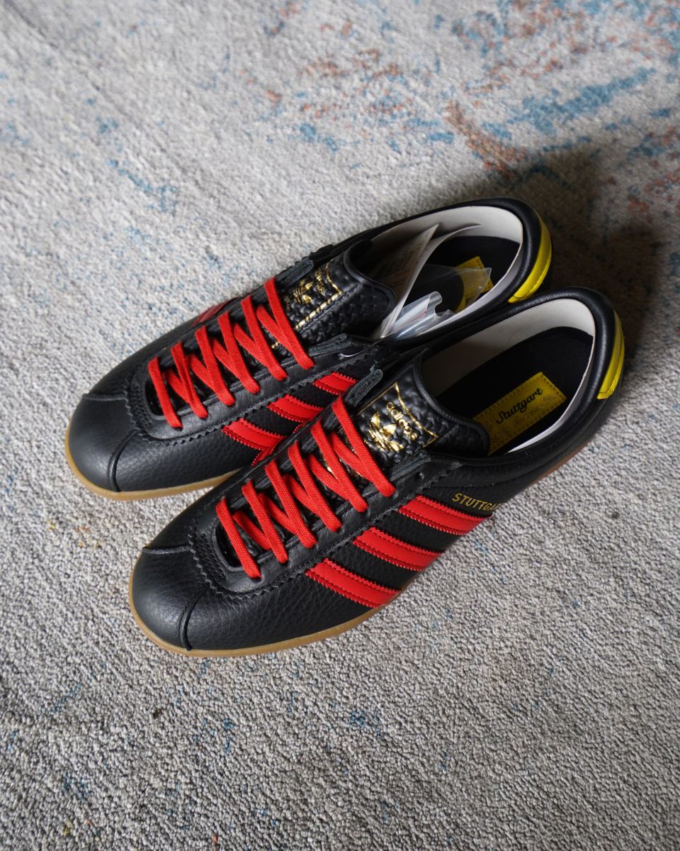 adidas Stuttgart diproduksi terbatas hanya 2.020 pasang aja, dan kini menjadi incaran para kolektor.

#diehardadidasfan #adidasstuttgart #adidascityseries #diehardpeopleharustau