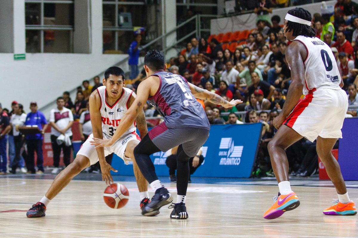 ParaComentarse's tweet photo. Halcones Vuela en el Nido
La crónica de @yadimota en el link👉 https://t.co/LFD4aNSeL0
Fotos: #JAOR
#Mexico #Veracruz #Basquetbol @halconesrojosmx @MinerosLNBP @LNBPoficial https://t.co/C6H64cwWmg