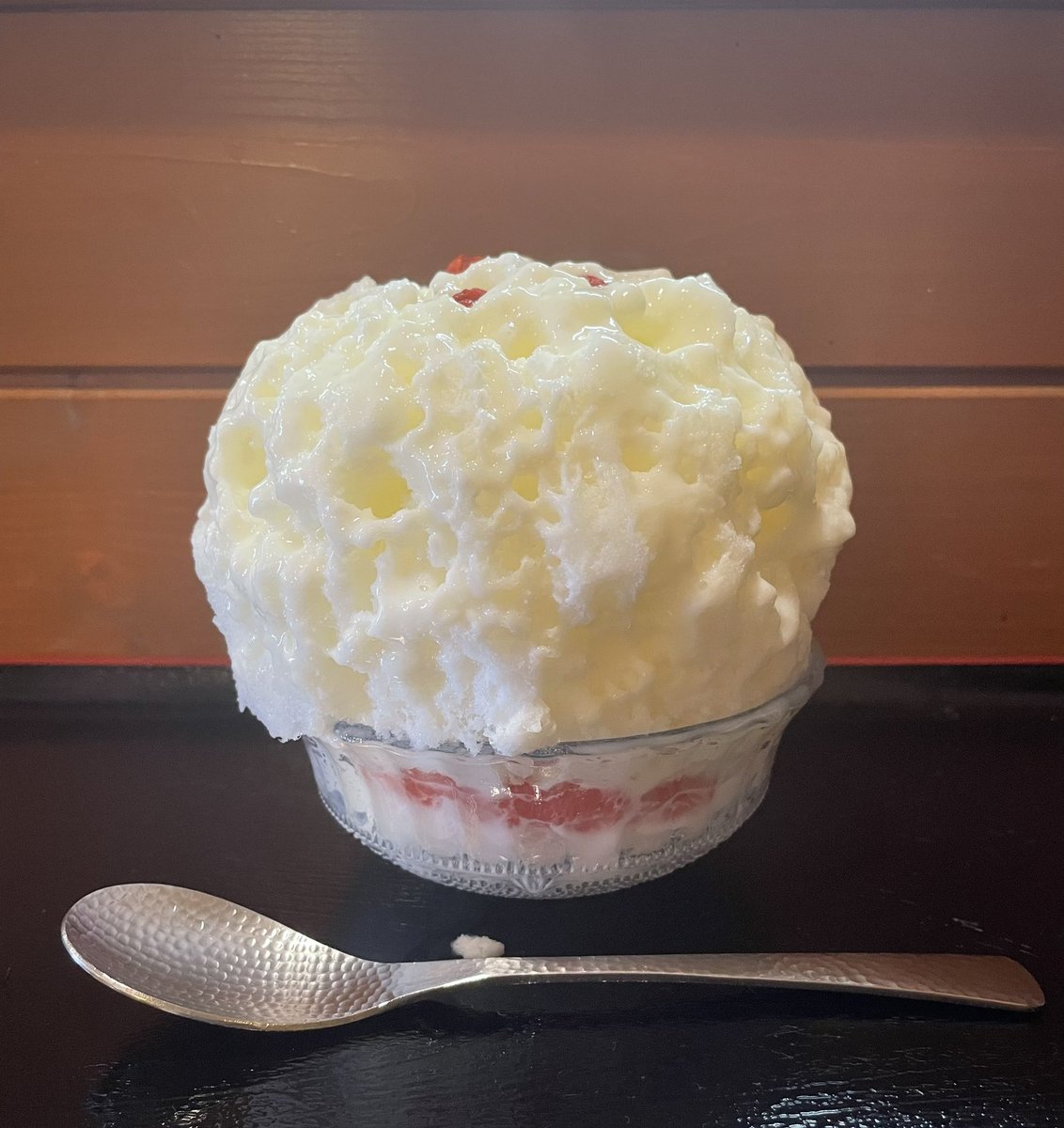kazunok09095744's tweet photo. 今日のランチ
Tiger Cafeさんの杏仁ミルク氷🍧
中にはルビーグレープフルーツと
杏仁プリン☺️💕
かき氷屋さんの最寄りの駅降りたら、
絵に描いた様な見事な入道雲☁️☁️
まだまだかき氷日和はつづく…🍧🍧
#杏仁ミルク氷
#TigerCafe
#残暑厳しい入道雲☁️ https://t.co/yu9spDLJOC