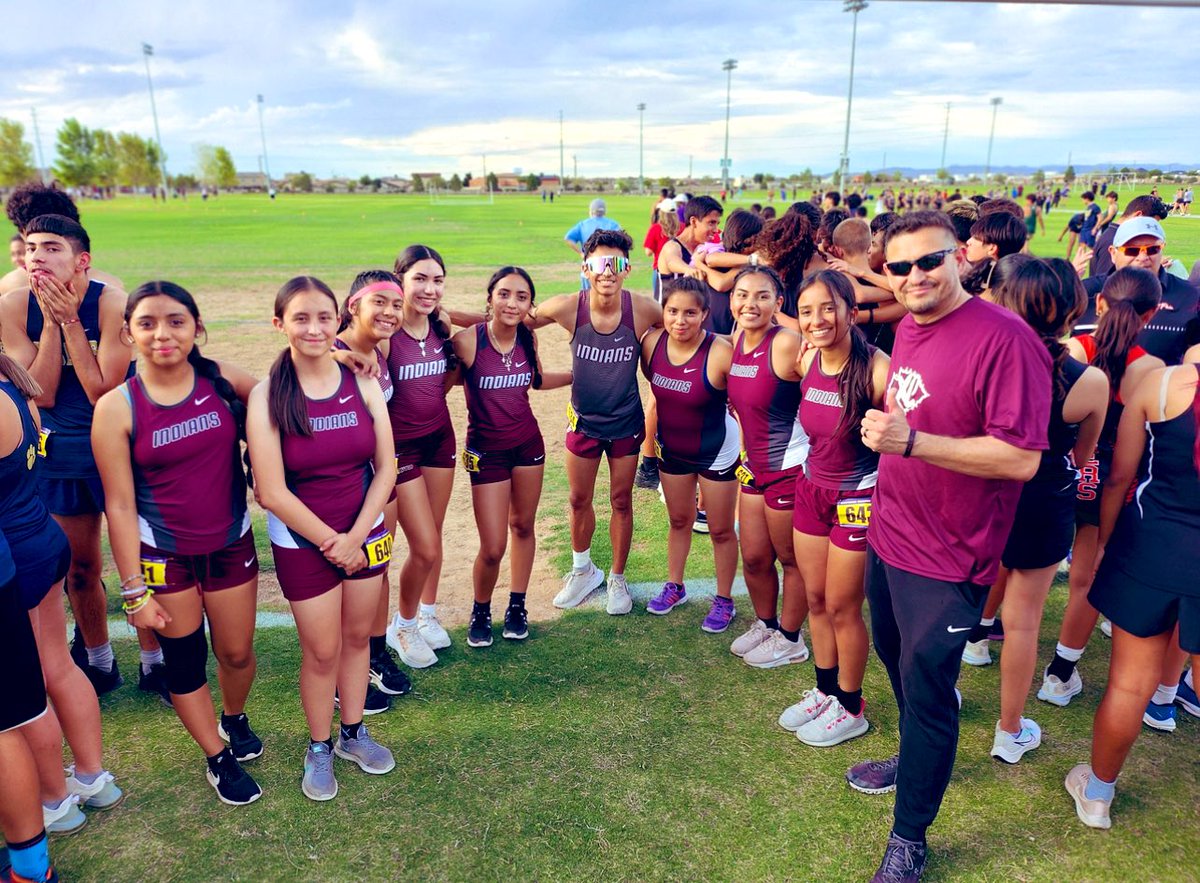 LadyIndiansXC's tweet photo. At Eastwood twilight growing and coming as one . @YsletaHS @Ysleta_W_Soccer @enevarez99 @YsletaSports @avalos2oofresh #BowUp #FearTheSpear https://t.co/7dkYFHrPRZ