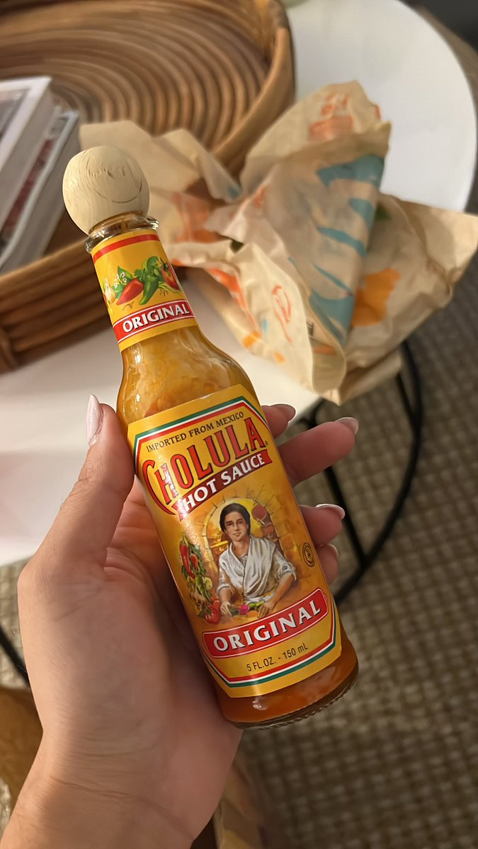 when you order Taco Bell and your delivery driver forgets all of your hot sauce👎🏼 but good thing I’m always strapped with sauce 👍🏼