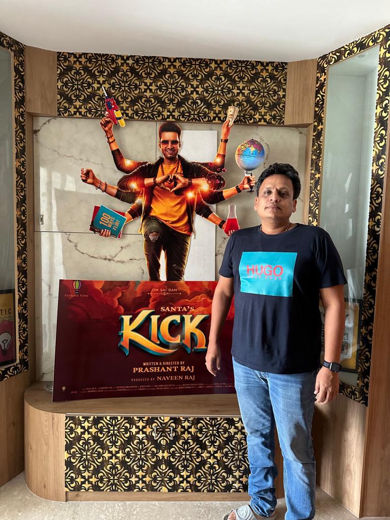 Director #PrashanthRaj of #Santhanam movie #Kick looks confident. 

Worldwide September 1 release