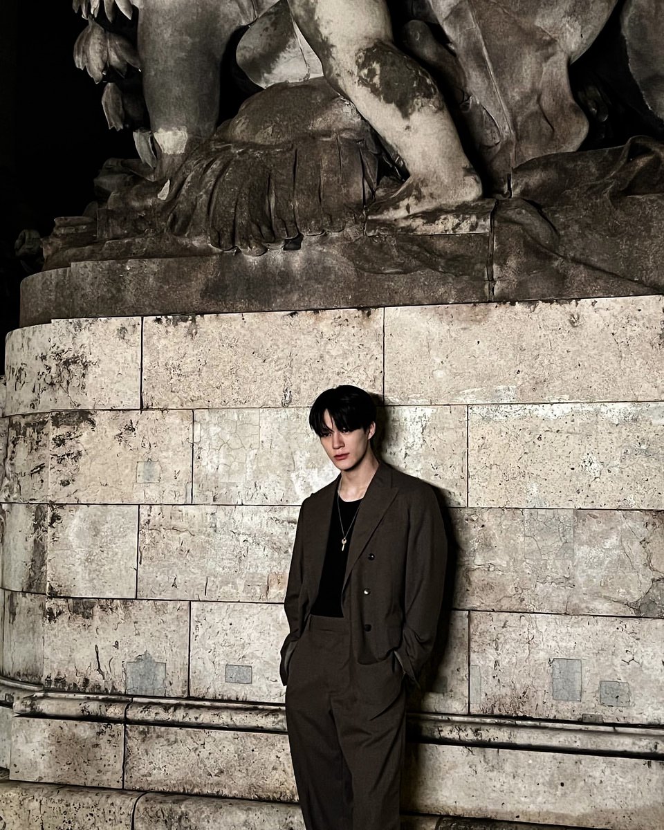 Jsenolee's tweet image. Seizing the essence of my rendezvous with the night breeze was effortless, as even a haphazard snapshot from my dump gallery could encapsulate it. Consider the scenario; embarking on a romantic city sojourn, your undivided attention devoted solely to my presence