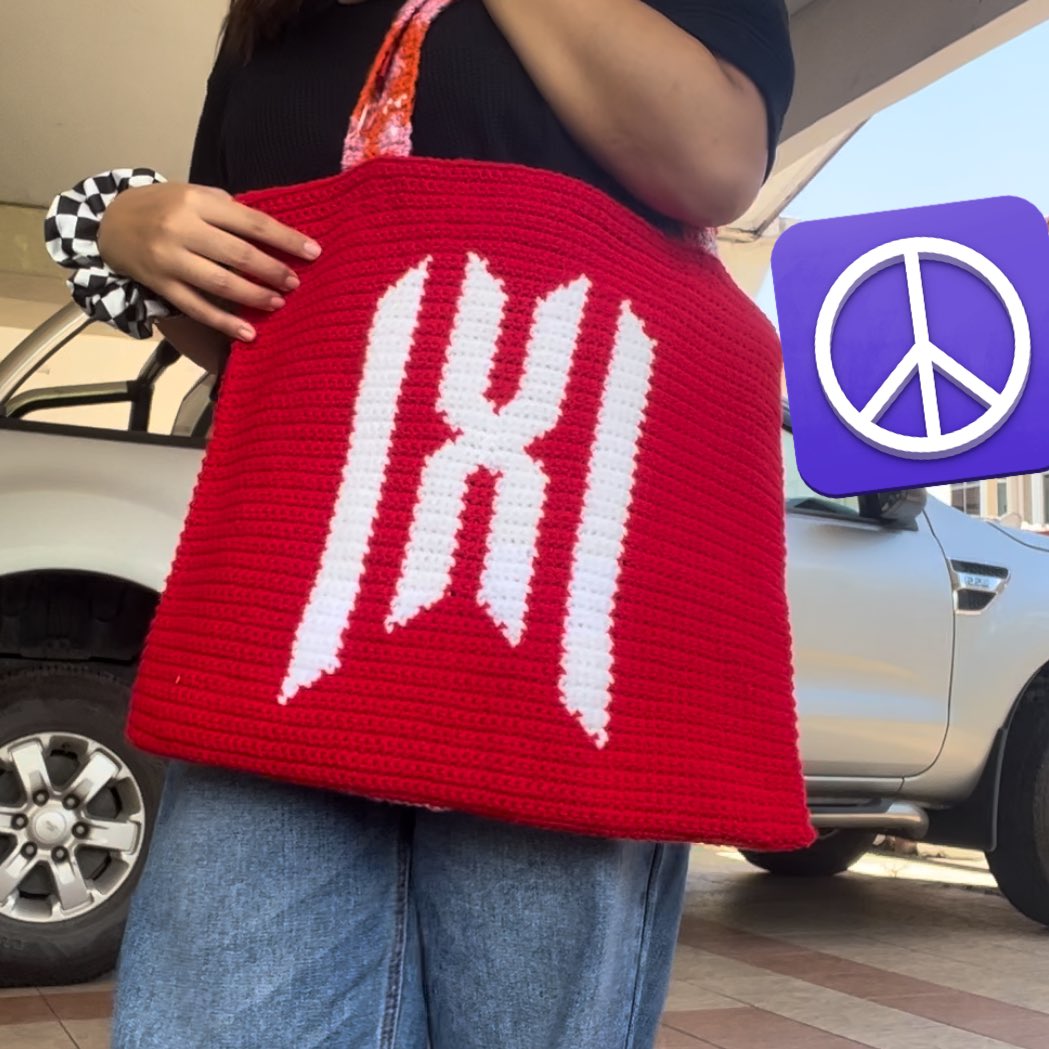 kkulfkzl's tweet photo. crocheted an ALL ABOUT LUV bag. Middle of The Night was the first Monsta X song I listened to so this is quite personal to me 🫣 #MONSTAX https://t.co/hJ6qxxX8O3