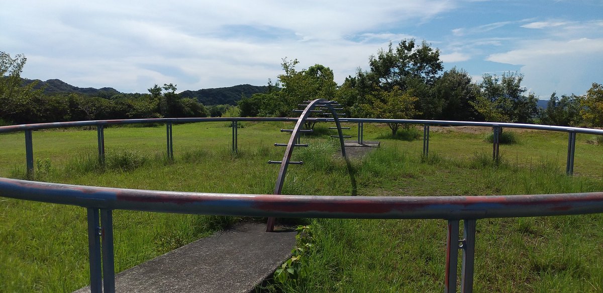 chandoigg's tweet photo. 宇宙。

夏休み最後の休み
公園の木陰で読者。 https://t.co/6z6dlJAUFQ