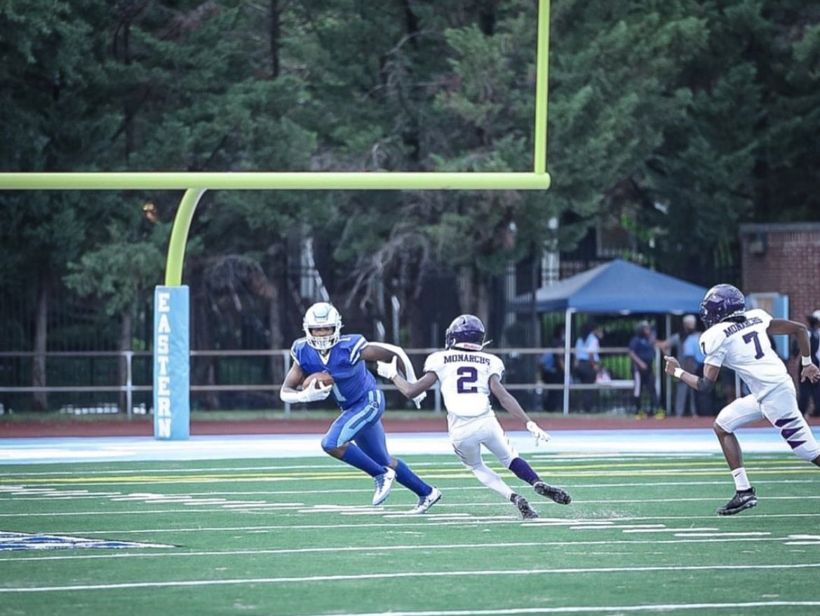 _heyyyy1's tweet photo. First high school game 39-0 #Eball 🩵🤍 https://t.co/M1PdgjZrx8