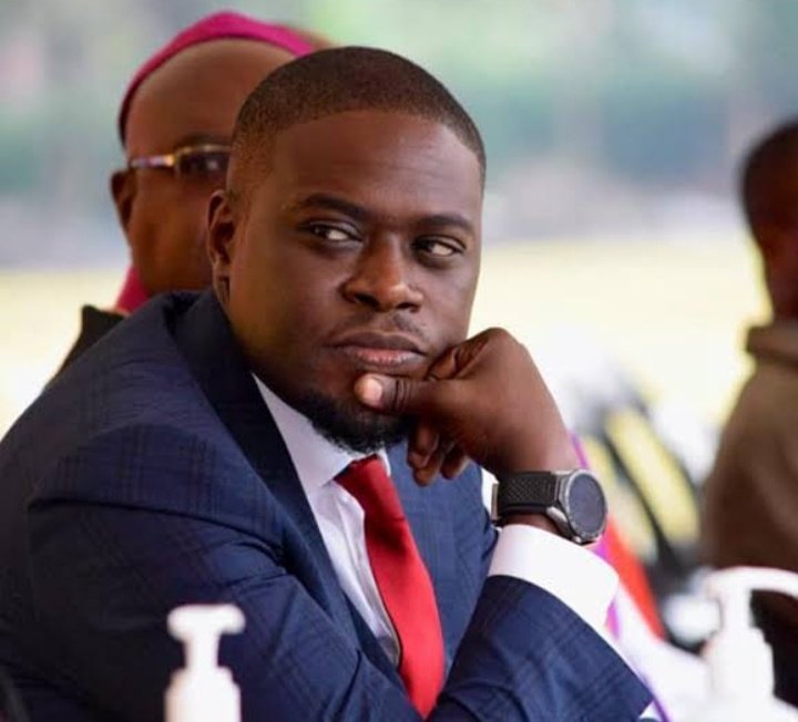Isaac_Otwoma's tweet photo. Who is the most influential Luhya leader in Nairobi?
Retweet 🔁 for Sakaja

Like❤️ for Edwin Sifuna 

Vote 👇 https://t.co/EU74U8cA1C