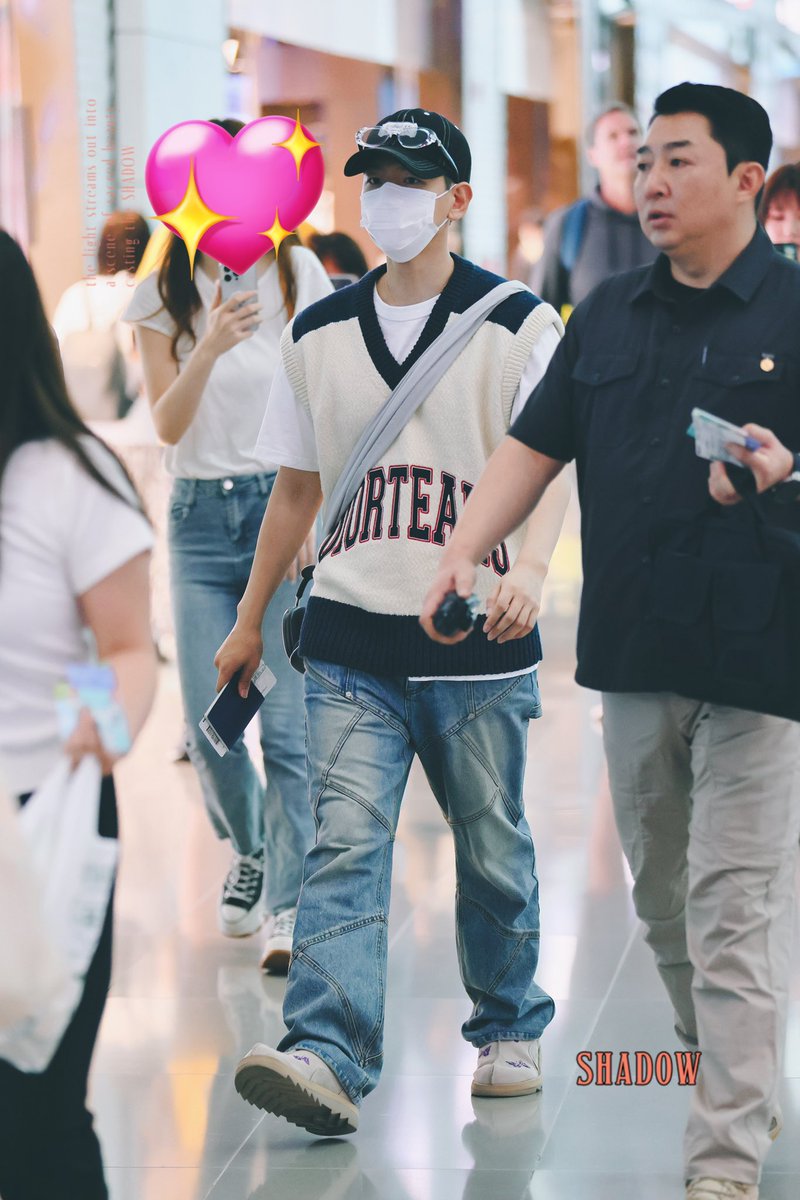 shadow0506's tweet photo. 230826 ICN 안뇽 #백현 #BAEKHYUN @B_hundred_Hyun https://t.co/h4Mbb5jDA9