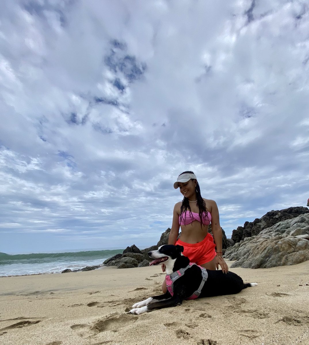 Mich_Gtz's tweet photo. Hace poco fui a la playa. Los locales me preguntaban: cuántas semanas te vas a quedar? Se me notaba que quería que nos quedáramos por lo menos un mes 🥹 https://t.co/hc9UIuDmvU