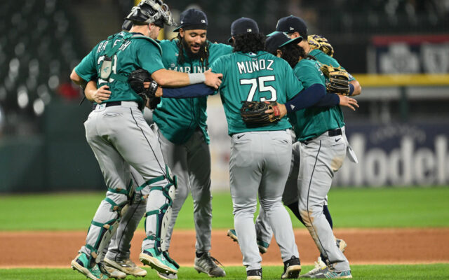 Sportsnet650's tweet photo. Mariners drop the Royals 7-5 and pull into a tie with the Texas Rangers for first in the AL West. 

Listen on Sportsnet 650. 

#Seausrise https://t.co/npXTWBab02