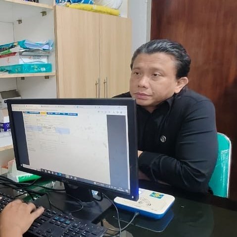 Heraloebss's tweet photo. Inilah Penampakan Ferdy Sambo Saat Dieksekusi Jaksa ke Lapas IIA Salemba
.
.
Pelaksanaan eksekusi terpidana ini berjalan mulus berkat dukungan dari tim Intel Kejaksaan Negeri Jakarta Selatan.
Sementara itu Kapuspenkum @KejaksaanRI menyampaikan Istri Ferdy Sambo, Putri Candrawathi dieksekusi di lapas yang berbeda yaitu di kelas IIA Pondok Bambu, Jakarta Timur