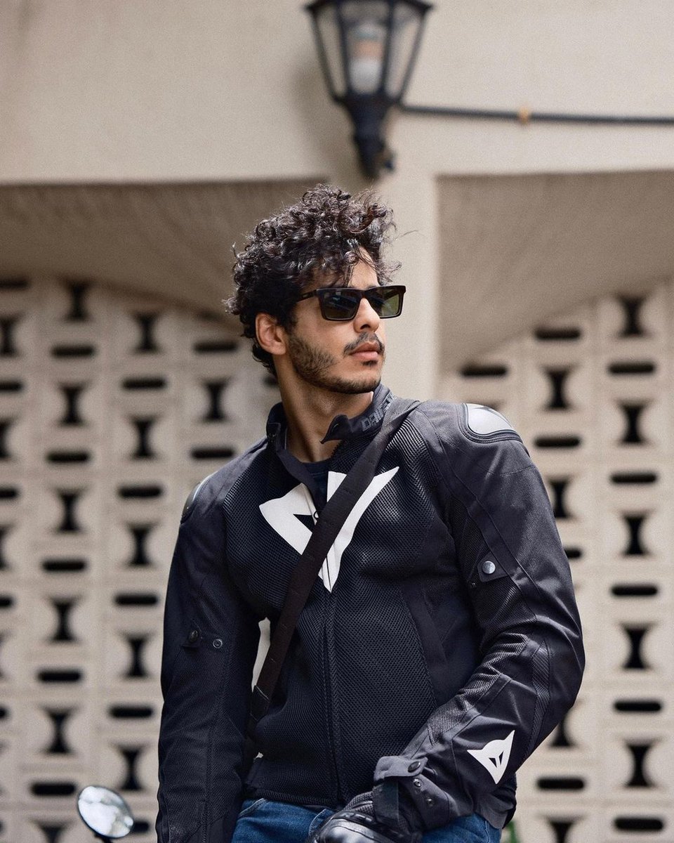 IndiaTriumph's tweet photo. Sunday is best spent in the saddle of your ride, just like Ishaan Khatter has been doing on his exhilarating classic roadster - the Speed 1200. 

📷: ishaankhatter on Instagram 

#MakeYourWeekendsMatter #TriumphWeekend #ForTheRide #TriumphIndia #Speed1200 https://t.co/MhegxkKzIG