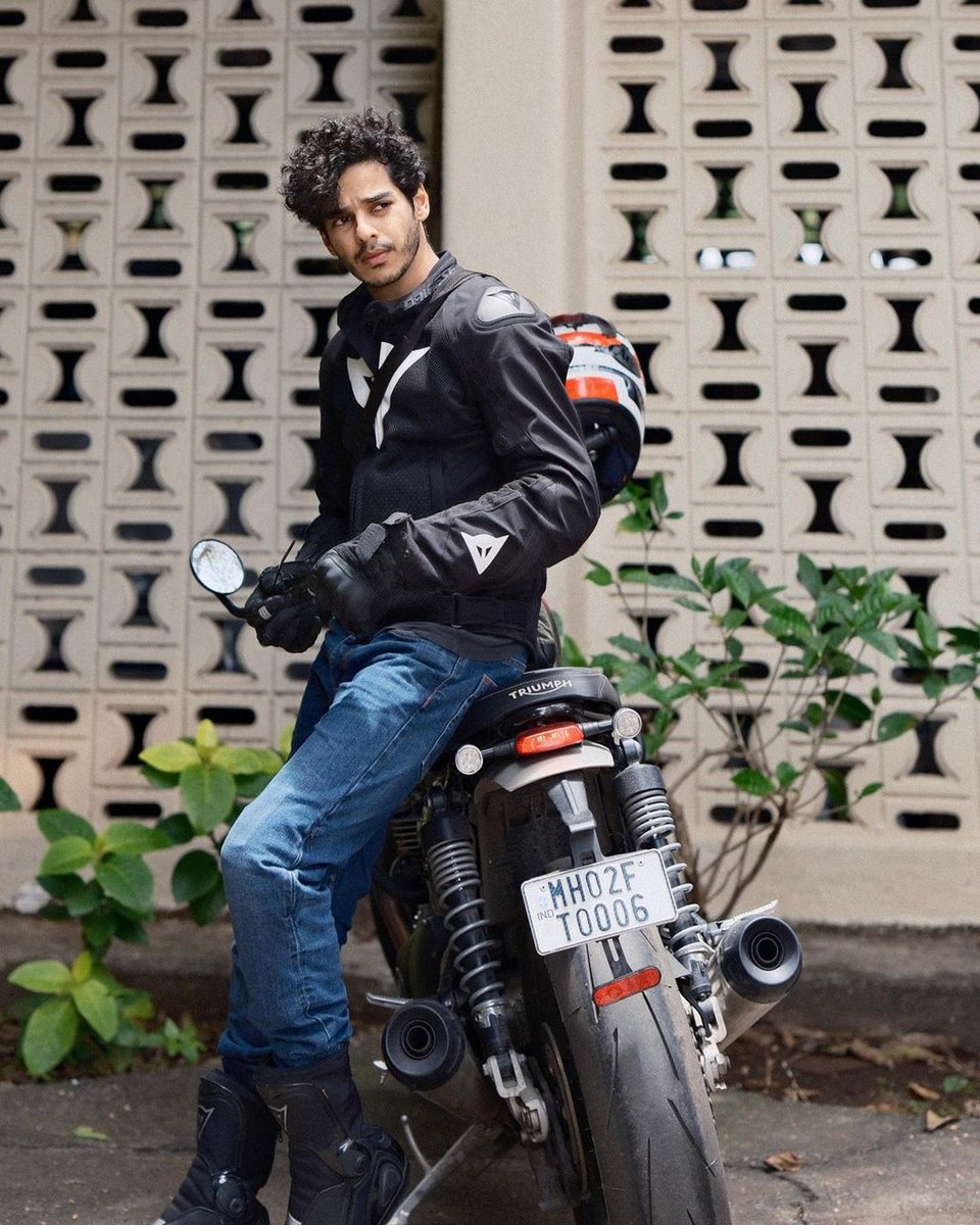 IndiaTriumph's tweet photo. Sunday is best spent in the saddle of your ride, just like Ishaan Khatter has been doing on his exhilarating classic roadster - the Speed 1200. 

📷: ishaankhatter on Instagram 

#MakeYourWeekendsMatter #TriumphWeekend #ForTheRide #TriumphIndia #Speed1200 https://t.co/MhegxkKzIG