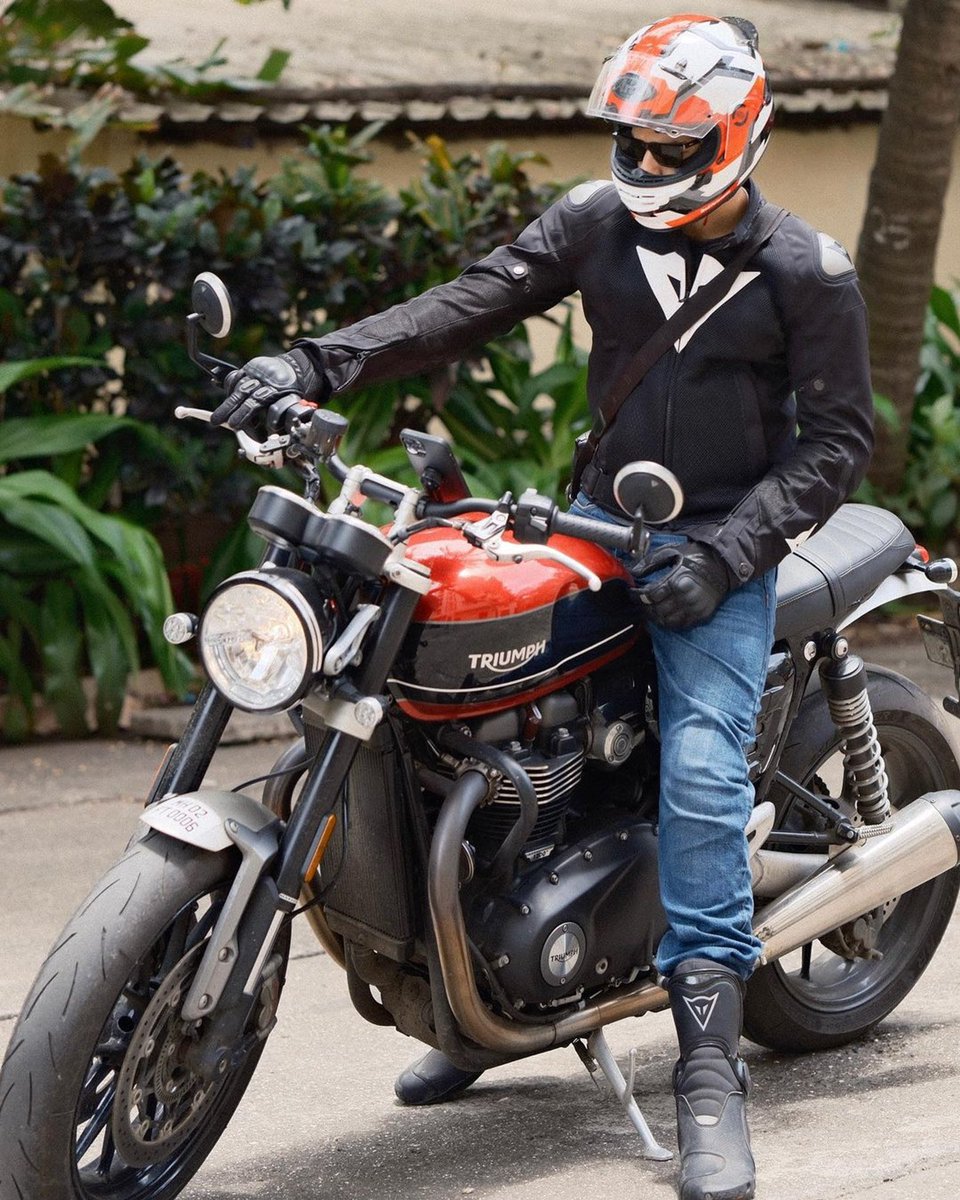 IndiaTriumph's tweet photo. Sunday is best spent in the saddle of your ride, just like Ishaan Khatter has been doing on his exhilarating classic roadster - the Speed 1200. 

📷: ishaankhatter on Instagram 

#MakeYourWeekendsMatter #TriumphWeekend #ForTheRide #TriumphIndia #Speed1200 https://t.co/MhegxkKzIG