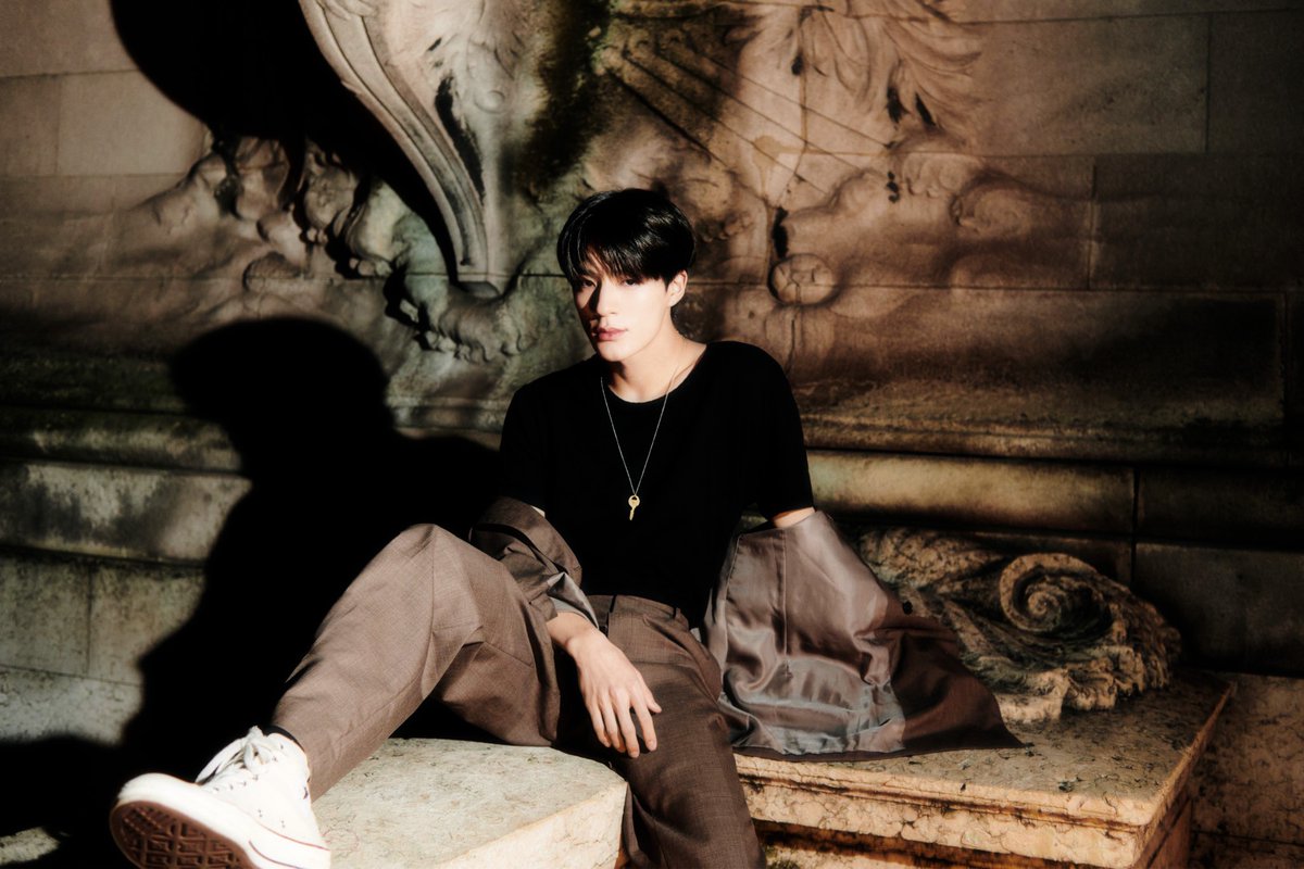 Jsenolee's tweet image. Forging an era of magnificence requires channeling my abundant charm, captivating all who cross my path. Yet, it&apos;s a task I effortlessly conquer – the evidence lies in my ability to exude breathtaking allure even while bathed in the warm embrace of golden light.