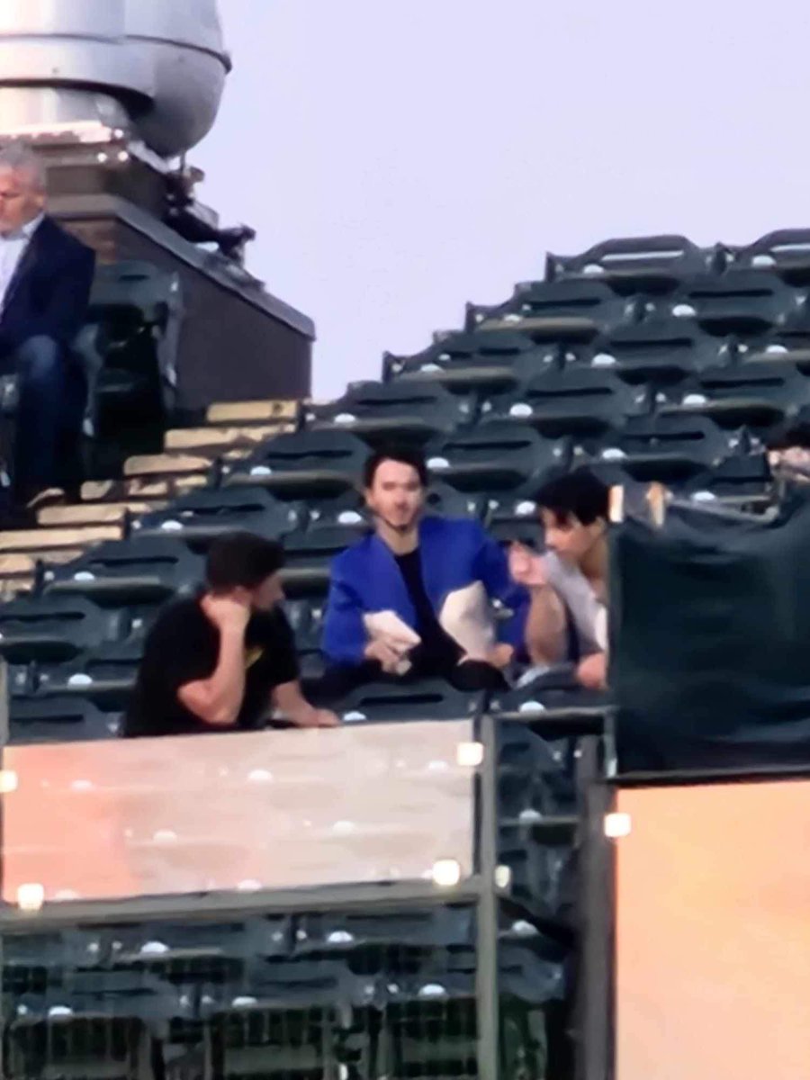 sammieanne14's tweet image. Deep conversations at the bleachers because chicago doesn’t have a Waffle House 😂  #THETOUR