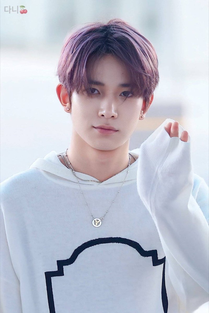 look at him #heeseung 💜