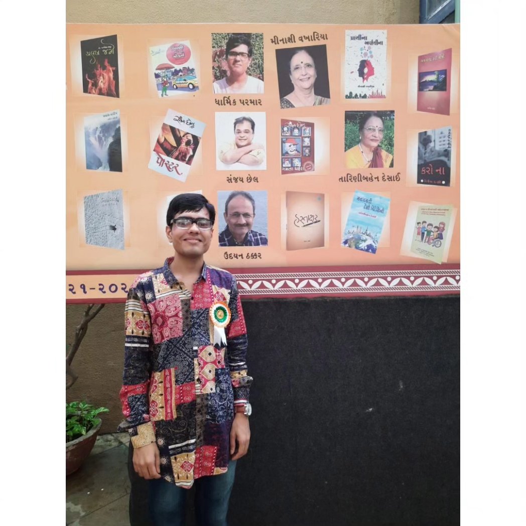 middaygujarati's tweet image. સબ-ઍડિટર ધાર્મિક પરમારને મહારાષ્ટ્ર રાજ્ય ગુજરાતી સાહિત્ય અકાદમી દ્વારા બાળસાહિત્ય માટે અપાતો દ્વિતીય  તેમના પ્રથમ બાળકાવ્ય સંગ્રહ &apos;બિલ્લી થઈ ગઈ મૉડર્ન&apos; માટે ગઈકાલે ભવન્સ, અંધેરી ખાતે આયોજિત કાર્યક્રમમાં એનાયત કરવામાં આવ્યો હતો.

#gujarati #subeditor #dharmikparmar
#maharashtra