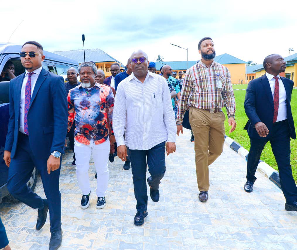 bobbyemmanuel2's tweet image. In Less than 100days @SimFubaraKSC has worked tirelessly. Truly continuity is the goal.
#theSimplePlans 
#workingSim 

I told them burna boy